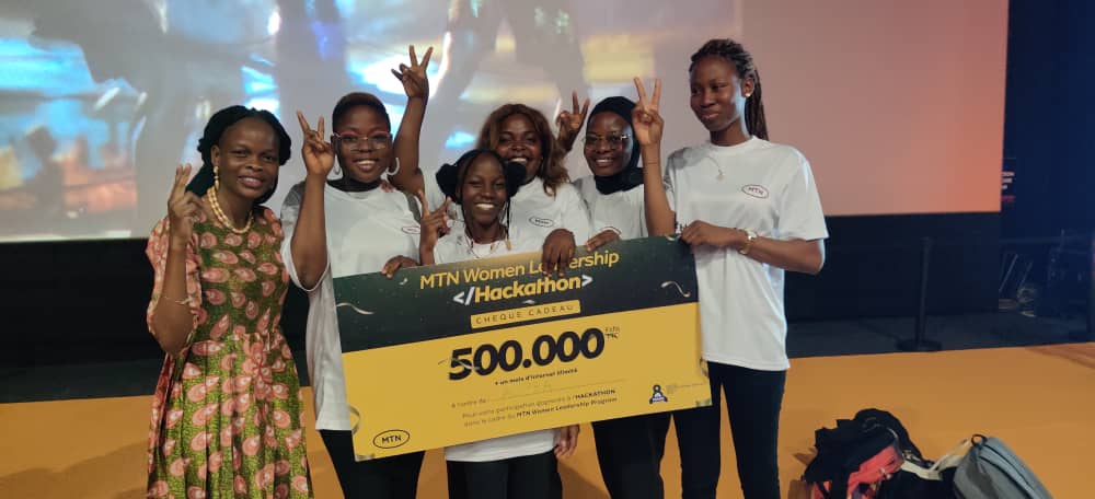ALIMADborah1's tweet photo. Clap de fin Hackaton 2022, un pari gagné pour MTN Bénin 

Ce fut un plaisir de travailler avec 4  jeunes femmes de ma team ALPHA à proposer une solution dans le domaine de l'éducation. Nous sommes deuxième à cette première édition de Hackaton @MTNBenin.
#mtnbeninhackaton2022 https://t.co/SeJQHlC7FA