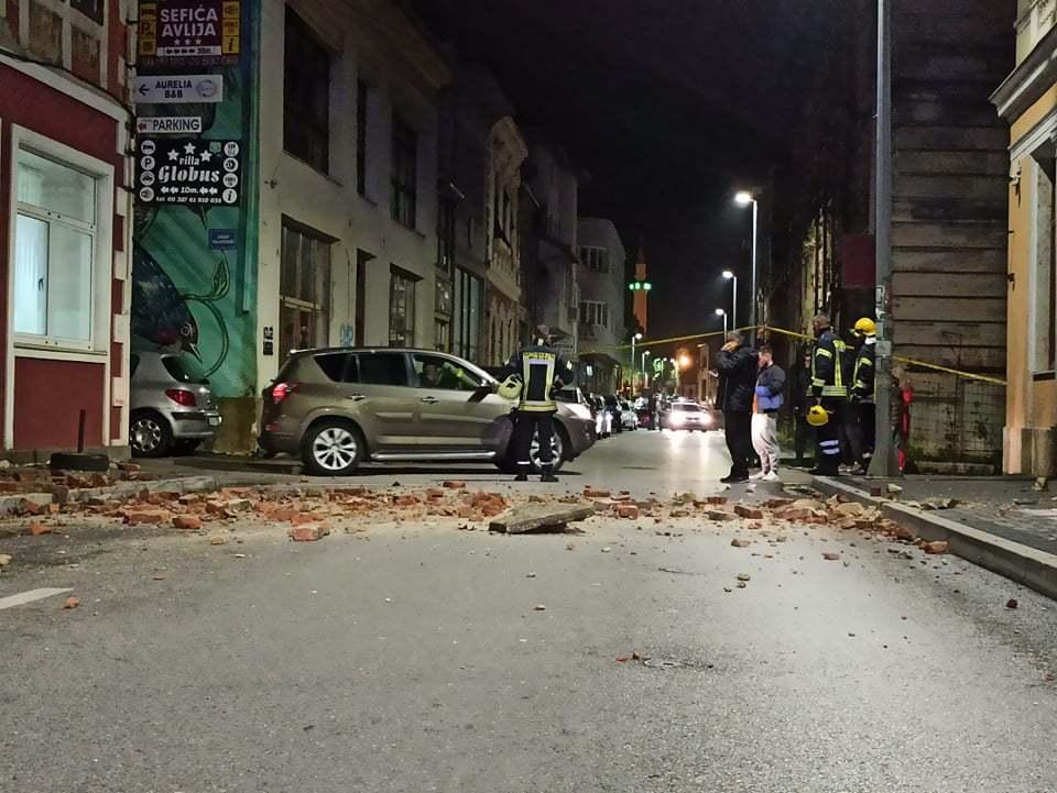 VoceSpettacolo's tweet photo. Prime immagini del #terremoto in Bosnia-Erzegovina https://t.co/4GkskCI2sm