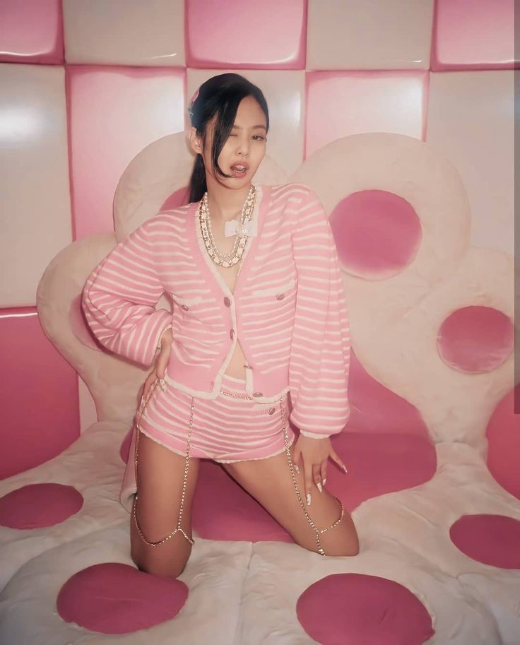 FindomJennie's tweet photo. Isn’t it so much better when you give up and let me take charge~

No thinking, only gooning for your Queen~ hehe, cute little mushy minds are my favourite victims~ https://t.co/vmLbYizaIb