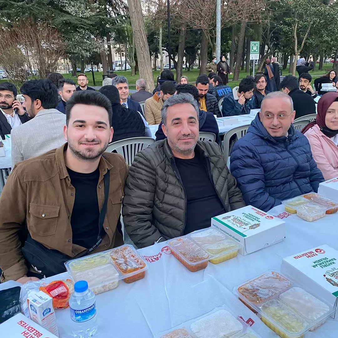 IsaVakf's tweet photo. İstanbul Üniversitesi BİLDEK Öğrenci Kulübümüzün iftar programına saygıdeğer ağabeyim Erol CİHANGİR ve Doç. Dr. Ömer KUL hocam ve balam Alperen ile birlikte katılım sağladık.
Nazik davetleri ve misafirperverlikleri için gençlerimize çok teşekkür ederiz.

İYAV Başkanı 

Cahit Dak https://t.co/rJ0Yhg27i1