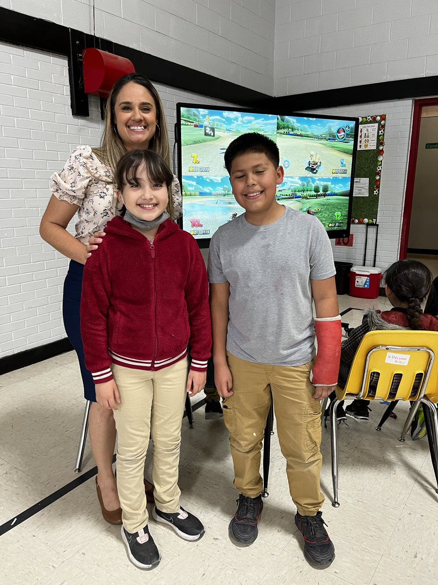 DelNorteFalcons's tweet photo. @DelNorteFalcons hosted an ESports Showcase this afternoon! Thank you @SandyLo84 for organizing a great event! Students are so excited for the opportunities available at Del Norte for this upcoming school year 2022-23! @YsletaISD @RoxanneMerfa @LazaraQuinones @BuenrostroErick https://t.co/2MnTPFpcM8