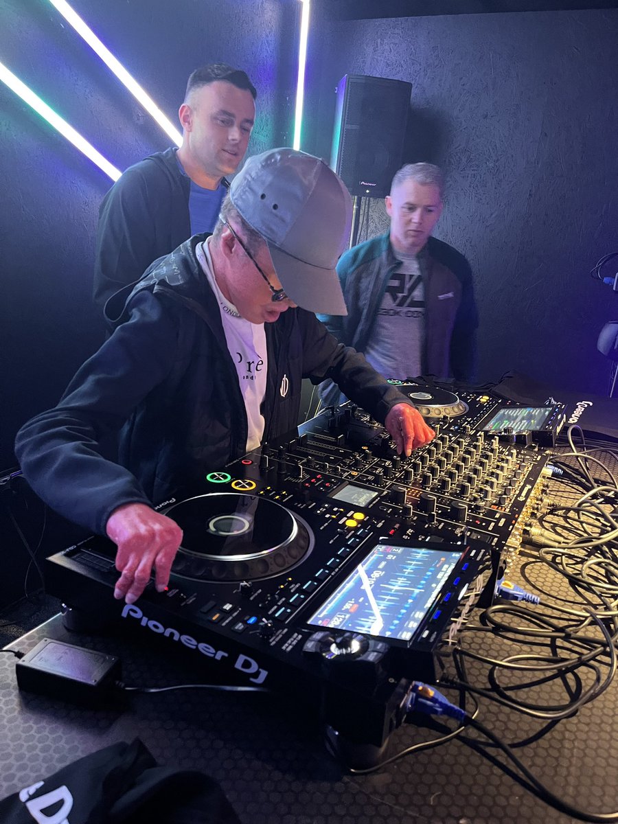 Great evening with <a href="/DJDaveFalconer/">Dave Falconer</a> at the new <a href="/djboxire/">Djbox.ie</a> showroom in Tallaght. Place is like a club - it’s incredible. 🔥👌🔥
Mark and the crew always delivering top advice and service. 👏👏#doingthethings