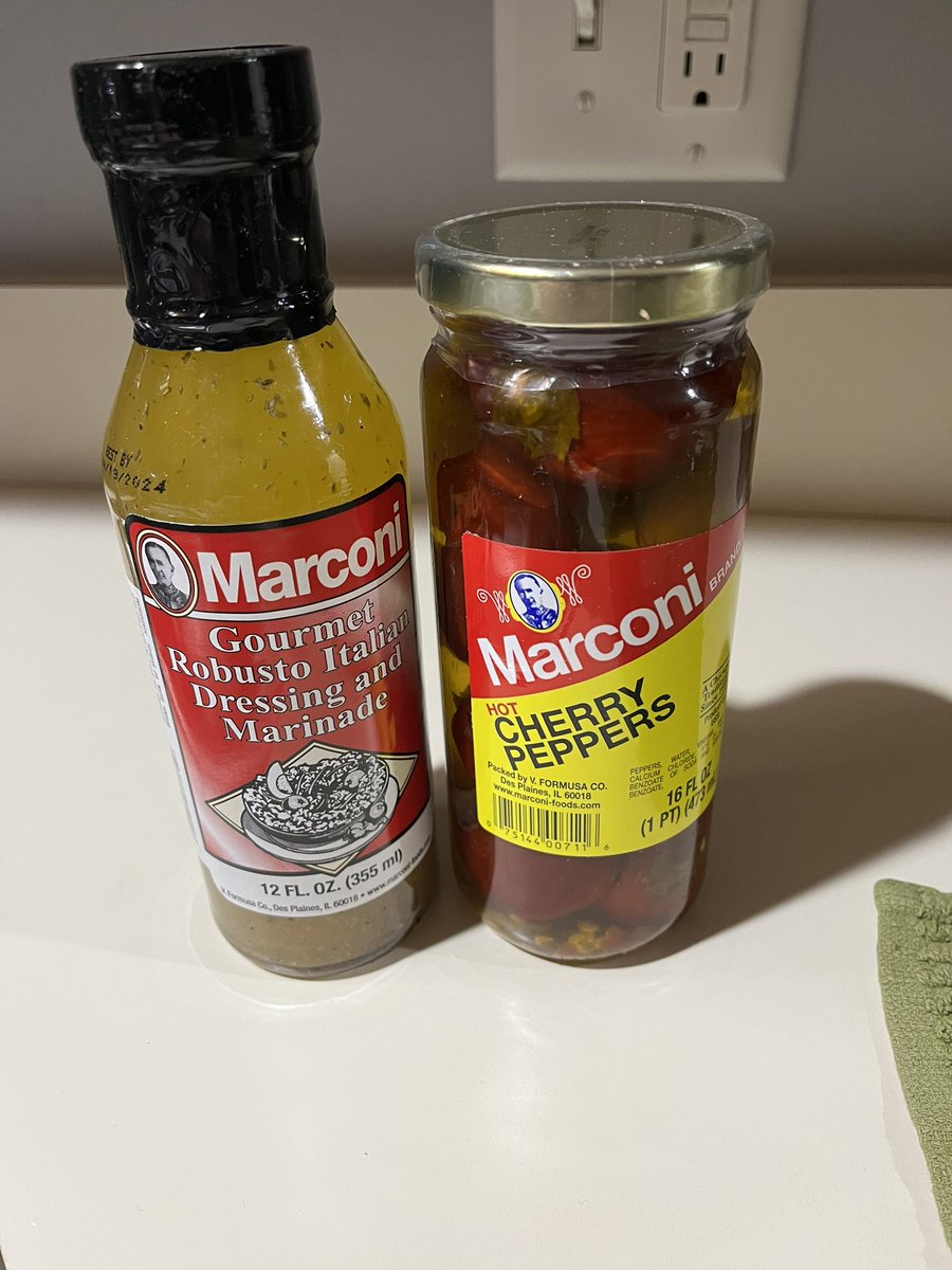 KTRedbirds's tweet photo. Added to the list of the best giardiniera there is are these two bottles of amazingness. Everything @MarconiFoods makes is tremendous. #Chicago #PutItOnEverything 😎🙌🏻 https://t.co/6vn9Y24AN6