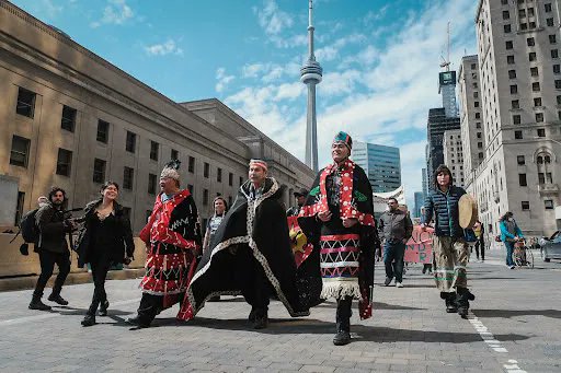 Hundreds are marching in solidarity with the Wet'suwet'en Hereditary Chiefs, and Indigenous leaders demanding @RBC  end fossil fuel financing, and respect Indigenous rights.

RBC, do the right thing, defund Coastal GasLink and divest from ALL fossil fuels NOW.

#cdnpoli #RBCKills