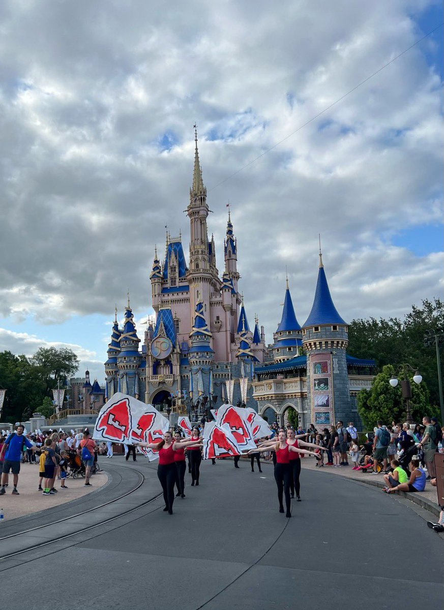 Fox_Bands's tweet image. Great job, @Fox_Bands!!! Way to represent our state and our school with a fantastic @WaltDisneyWorld Parade at Magic Kingdom!! Look at those flags!!! @FoxHSActivities @FoxC6Schools @foxc6super @DrSherp