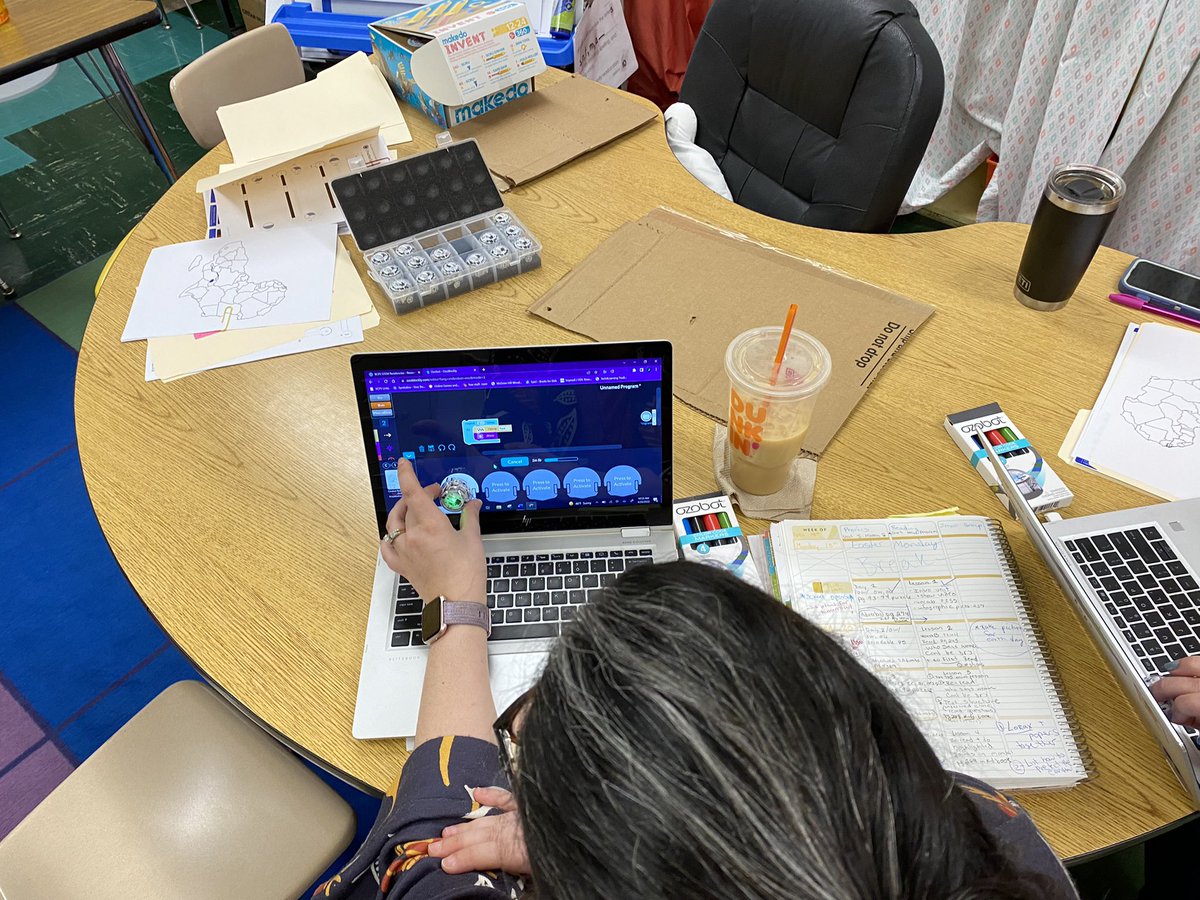 BCPSMIL's tweet photo. These teachers have some new, engaging tricks up their sleeves. They designed historical fiction artifacts in @tinkercad and programmed @Ozobot using Ozoblocky. So many classroom possibilities! #bcpsmakes @VillaCrestaElem @sfisherBCPS @delmendorf https://t.co/Wlm1uSHJQg