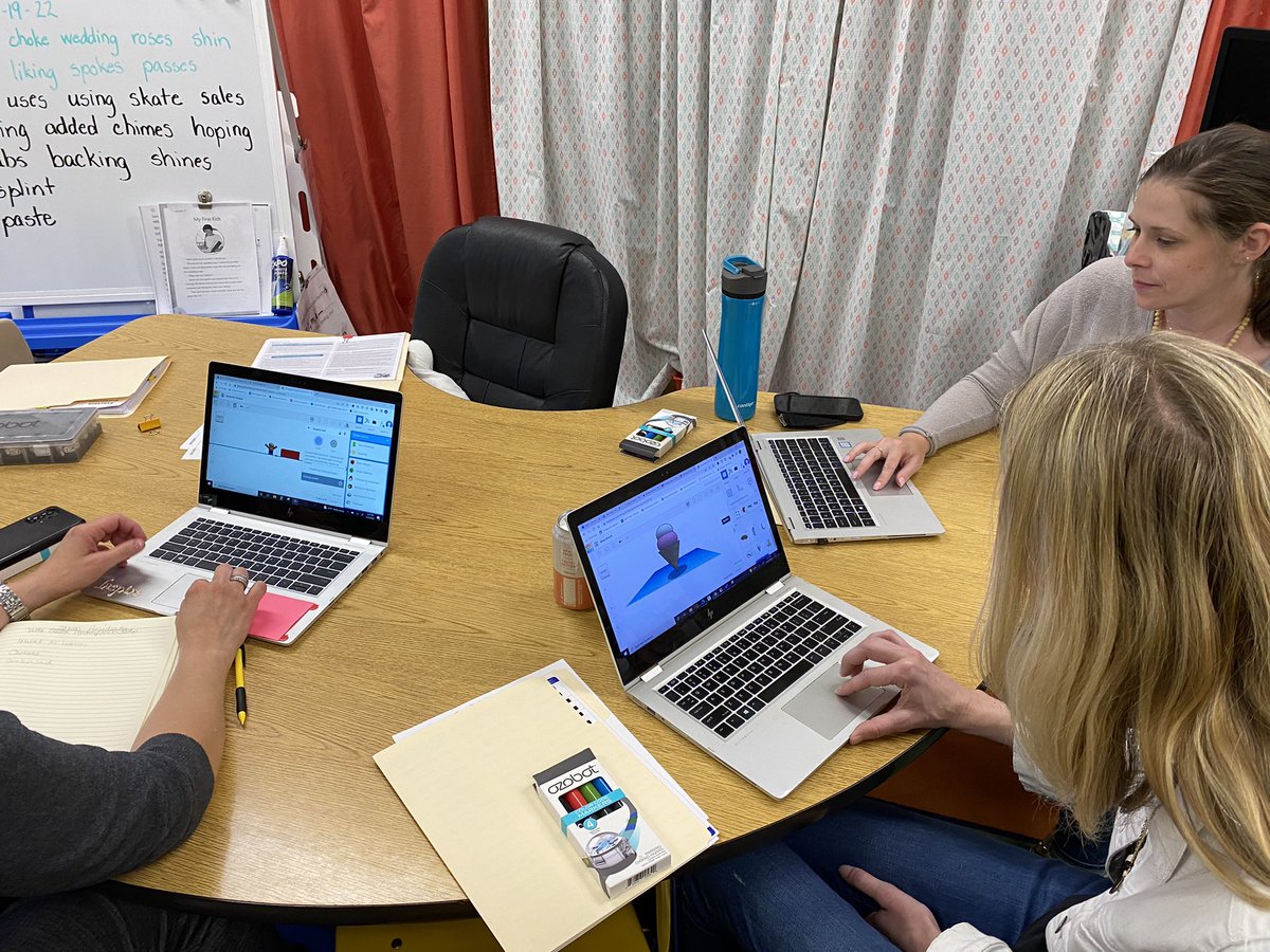 BCPSMIL's tweet photo. These teachers have some new, engaging tricks up their sleeves. They designed historical fiction artifacts in @tinkercad and programmed @Ozobot using Ozoblocky. So many classroom possibilities! #bcpsmakes @VillaCrestaElem @sfisherBCPS @delmendorf https://t.co/Wlm1uSHJQg