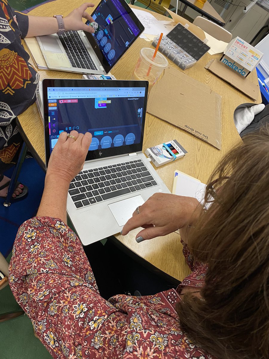 BCPSMIL's tweet photo. These teachers have some new, engaging tricks up their sleeves. They designed historical fiction artifacts in @tinkercad and programmed @Ozobot using Ozoblocky. So many classroom possibilities! #bcpsmakes @VillaCrestaElem @sfisherBCPS @delmendorf https://t.co/Wlm1uSHJQg