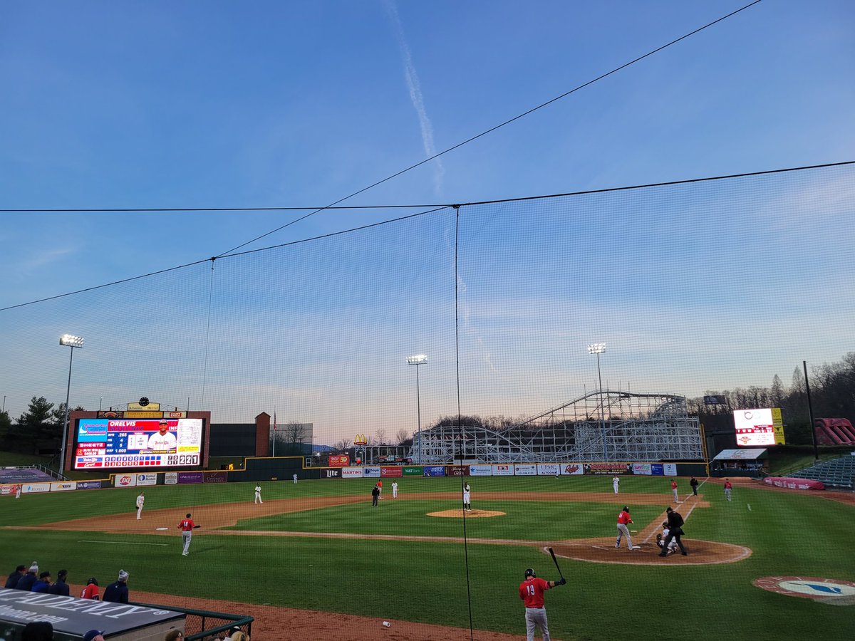 BigEdSheets's tweet photo. Great to be back at the ballpark enjoying one of the best views in Minor League Baseball! @AltoonaCurve hosting @FisherCats tonight to open up homestead. #GoCurve https://t.co/hh8t8CC17N