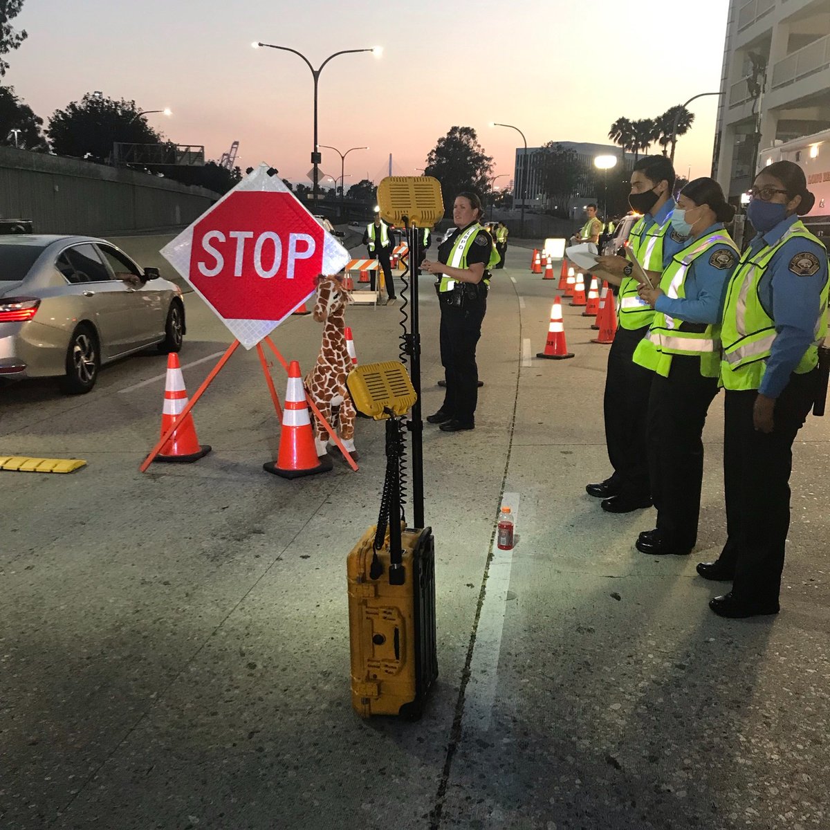 LBPD's tweet image. As part of #NationalVolunteerWeek, we'd like to recognize our hardworking #LBPDExplorers who go above and beyond to serve our #LongBeach community! 💙  

Interested in joining the Explorers Program?! Applications are due TODAY! For more information ➡️  bit.ly/LBPDExplorers