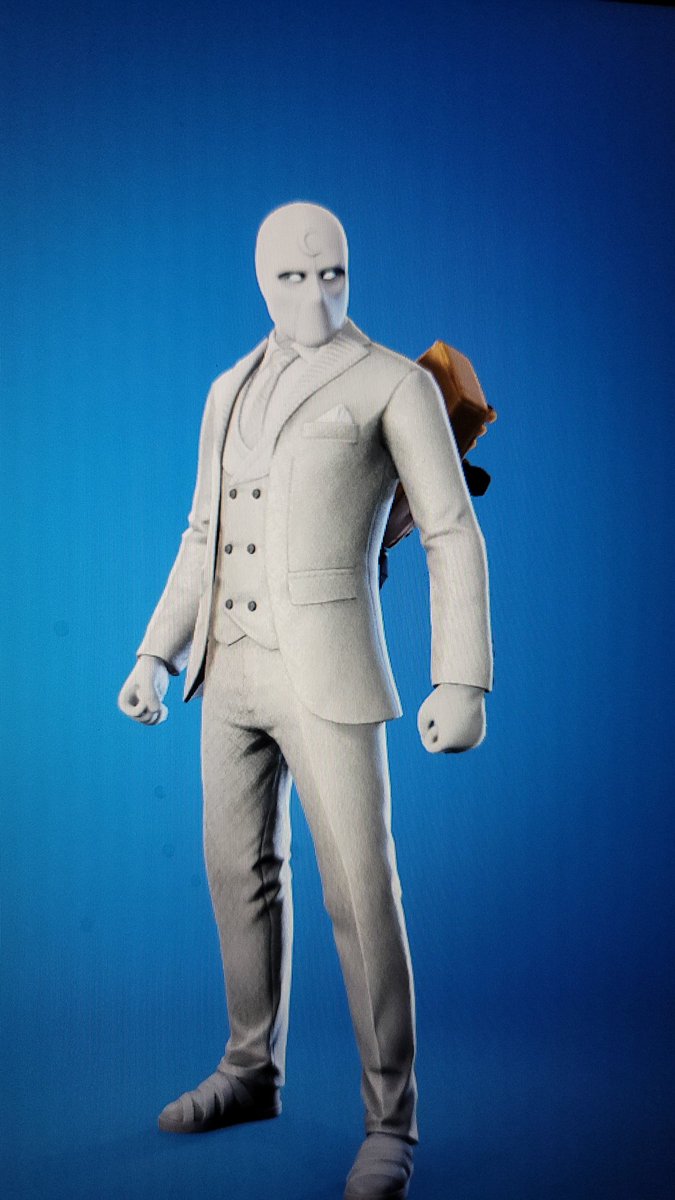 [. HE LOOKS SO GOOD. I WANT HIM SO BADLY T.T