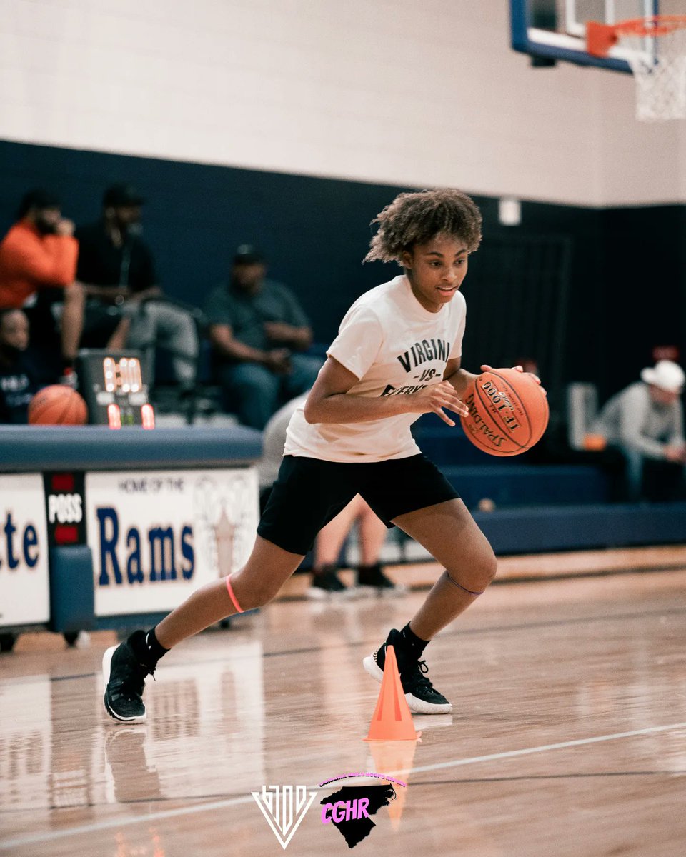 365whoops's tweet photo. 🚨🔥 #VASkillzShowcase 🔥🚨
#CGHR | #TheCarolinas

2023 - 5'7" - Guard - Kennedy Harris @QueenKHarris - @FairfaxStars - Hampton HS (VA) 

✅️ - Highly Skilled
✅️ - Athletic
✅️ - Competes at a High Level....

Must see this weekend During #BooWilliamsInvitational

#VABallers https://t.co/KwLreiSl3K