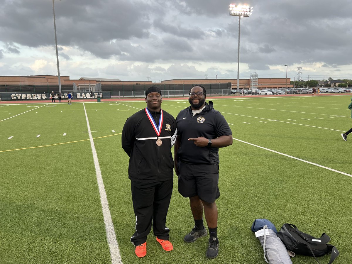 CoachJosephNSSH's tweet photo. Moving on again! On to Regionals!!! @jaylon_simien @cyparkboystrack https://t.co/YJRDz8MAqw