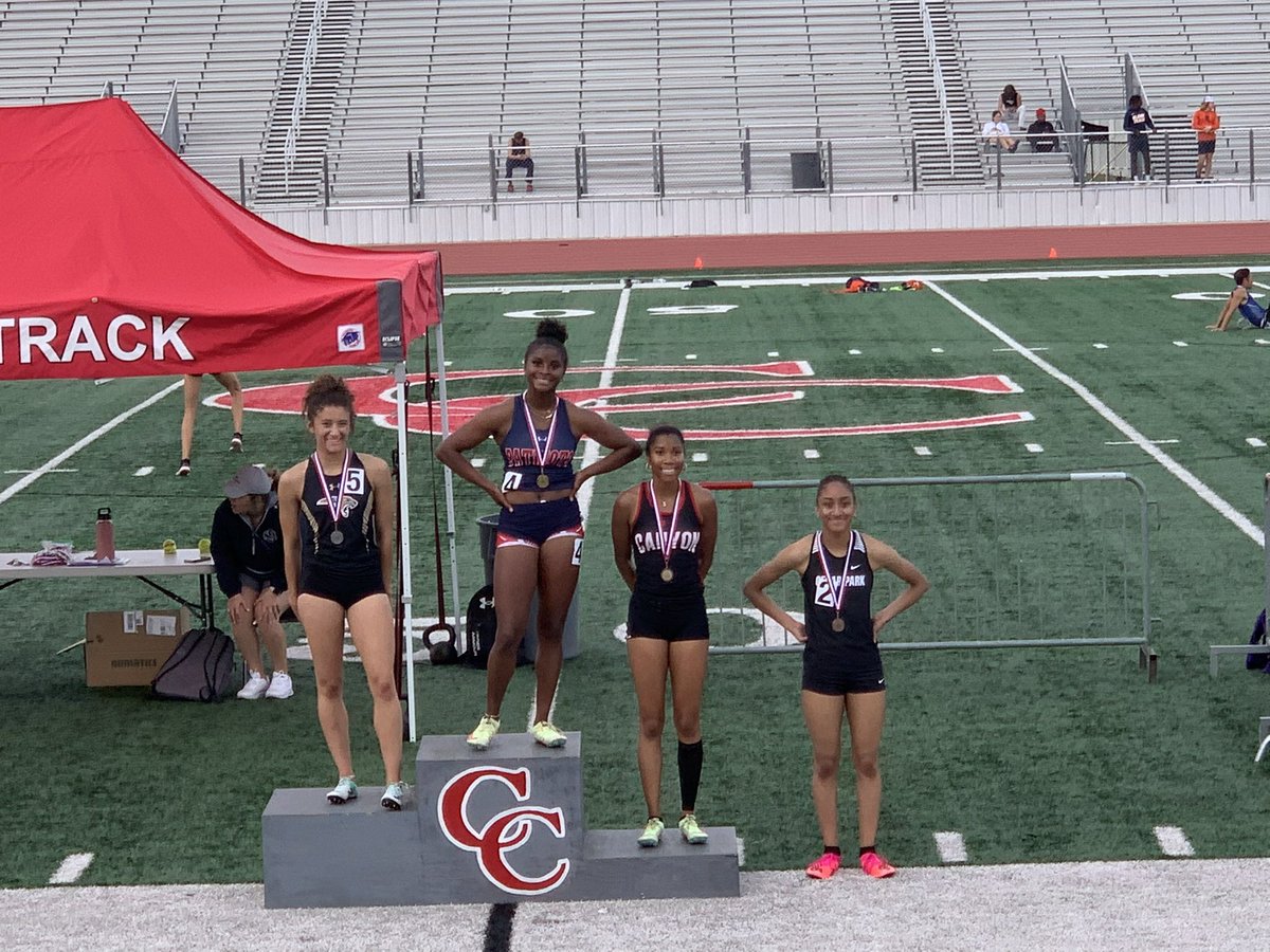 vmhs_TnF's tweet photo. 200m Area Champion - on to the regional meet next week!! Congratulations @ayekallie!! Another day at the Oval office @JISD_ATHLETICS @SAVeteransTrack https://t.co/9MnLwxckMp