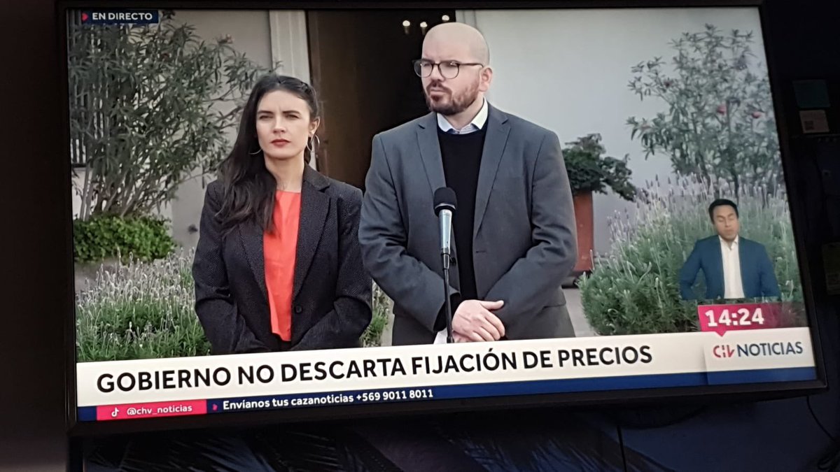 joseantoniokast's tweet photo. Gobierno “no descarta fijar precios”. Insólito. ¿Qué viene después? ¿Imprimir billetes?

Lo que tienen que hacer es bajar los impuestos y dejar de gastar tanto en el Estado. https://t.co/R4LYAbgpXy