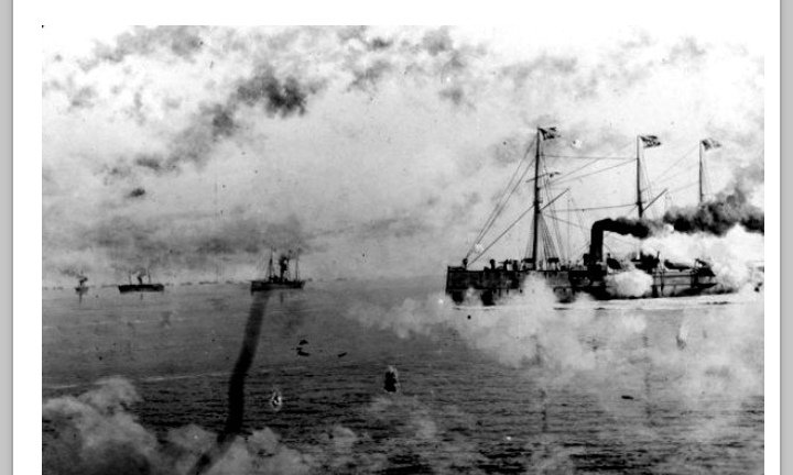 El 21 de abril de 1898, el presidente estadounidense solicitó al Congreso declarar la guerra a España y en los días sucesivos las fuerzas navales de ese país rodearon la Isla, para dar inicio a la guerra hispano cubana norteamericana con el primer bloqueo naval yanqui a Cuba.