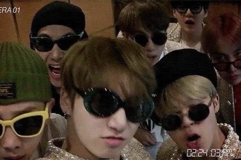 scfthoseqk's tweet photo. bts fvckery no one understands : a thread [part 2] https://t.co/cWwMuozhXF