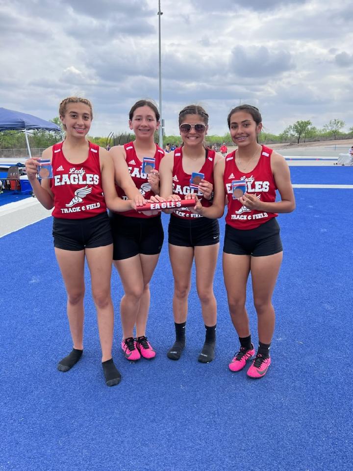 BenavidesIsd's tweet photo. Cienna Hinojosa, Sadie Viera, Hailie Cervantes, and Allison Guerra will be going to regionals in the 4x200 relay!!!
Cienna Hinojosa also qualified for regionals in the 800m run!!
Nathan Perez will be representing Benavides in shot put &amp; discus at regionals! 
Congrats! https://t.co/raz90Nd0XY