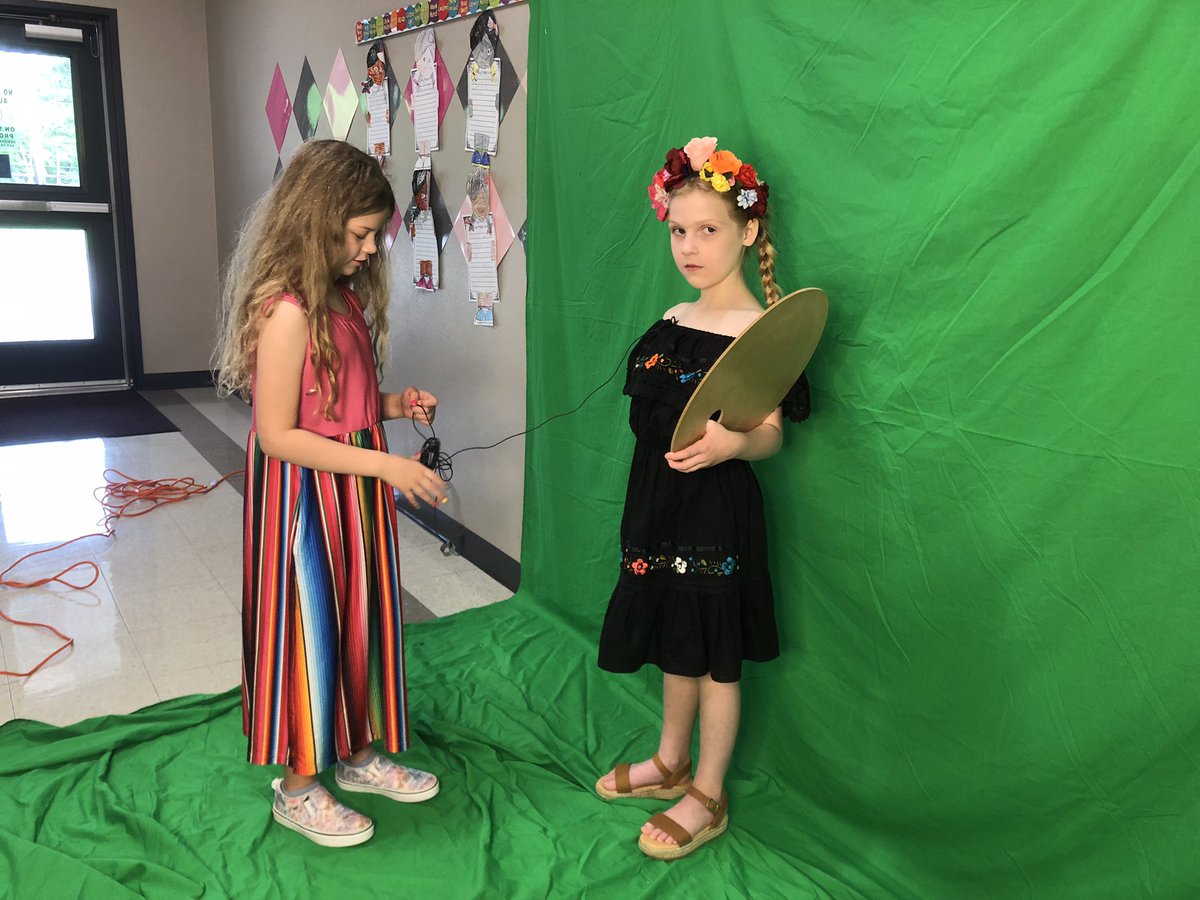 rspoutra's tweet photo. They mostly ignore me when they’re videoing since they’ve been doing @DoInkTweets for 3 years. Basically, I was told I could be the hall monitor.🤩 #fridakahlo @sfaelemgccisd @GCCISD @kastart13 #biographyproject @Karetru https://t.co/8HNDOjPbM7