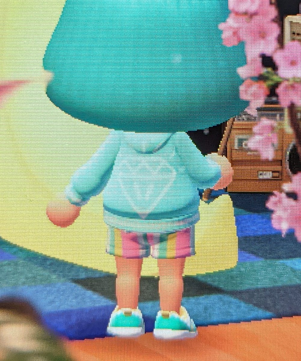 xiola_azuthra's tweet image. since @SHellavator wanted my hoodie ^^;

here&apos;s the codes 🤲 :3

(p.s. the wall logos aren&apos;t mine; just search the group names on the design portal at Able Sisters &amp;amp; you&apos;ll find them!)

#acnh #acnhcode #acnhpattern #acnhdesign #shinee #acnhcustom