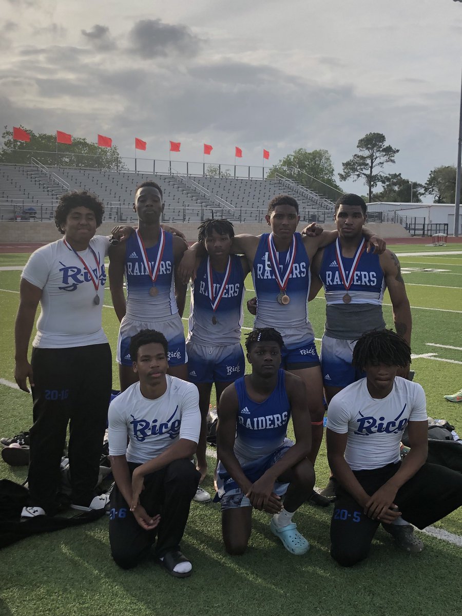 dengelbrecht50's tweet photo. The Swords were back at the Area Track Meet today in Columbus. Proud of this group and the effort they put in everyday. Small in numbers, but they get results. Good day today, better days are coming. Congratulations to all of our Regional Qualifiers. https://t.co/fJtki0DTe8
