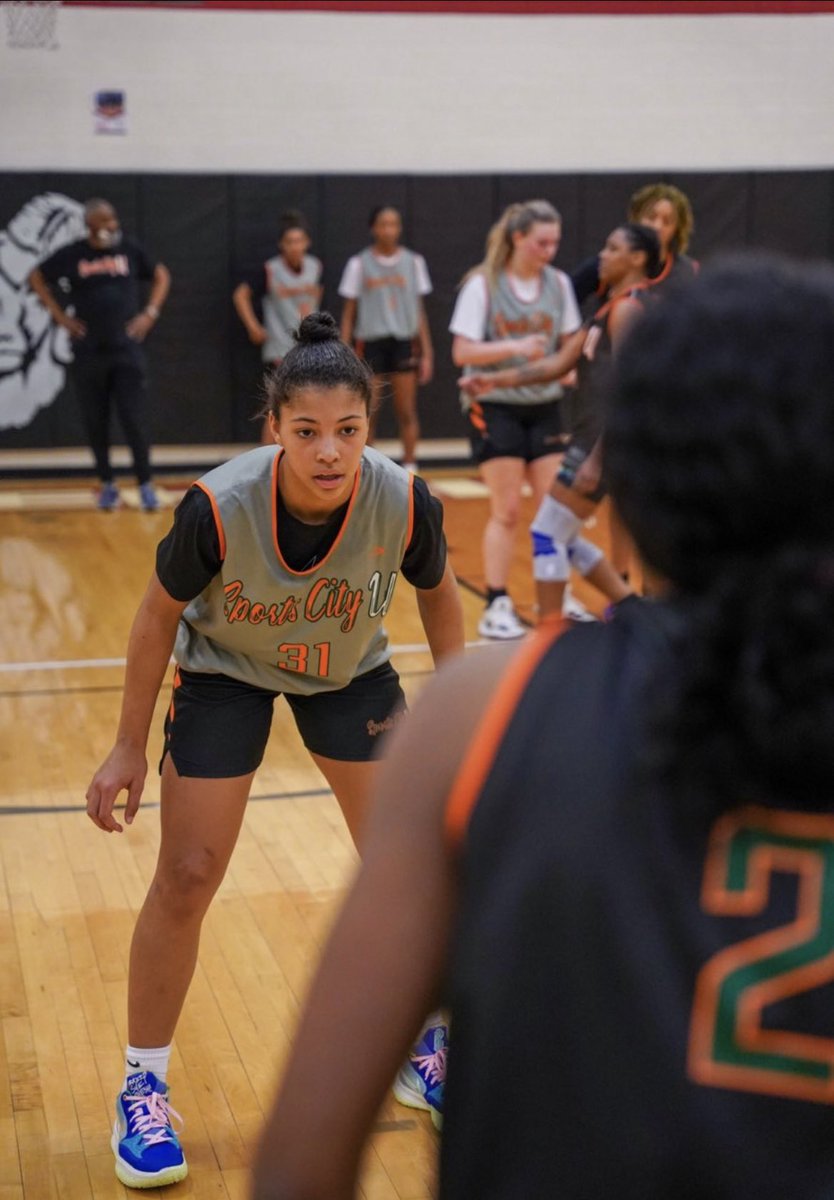 SavourySavoury2's tweet image. I am blessed to receive a offer from Harvard University!!  Thank you @CoachMoore33.