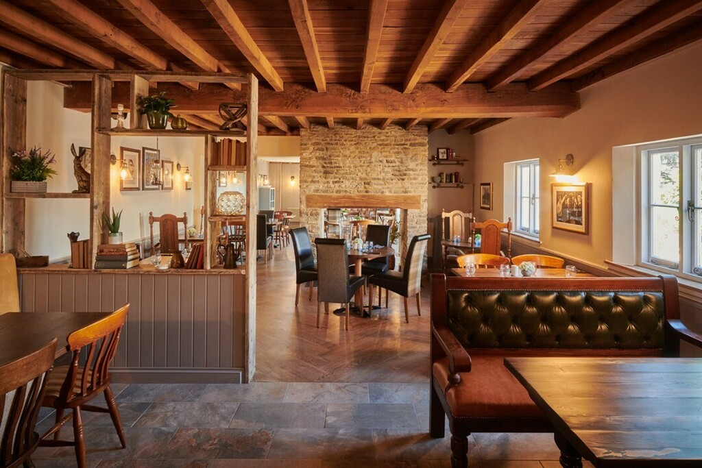 WatermarkHols's tweet photo. 🌟 PUB OF THE MONTH 🌟

The Royal Oak in South Cerney is within walking distance from our lakes and is a perfect place to sit back and relax. With an ever-changing menu, using locally sourced, seasonal produce, a fantastic selection or beers, wines and… https://t.co/1jE90tZFZh https://t.co/GykQvMrbQY