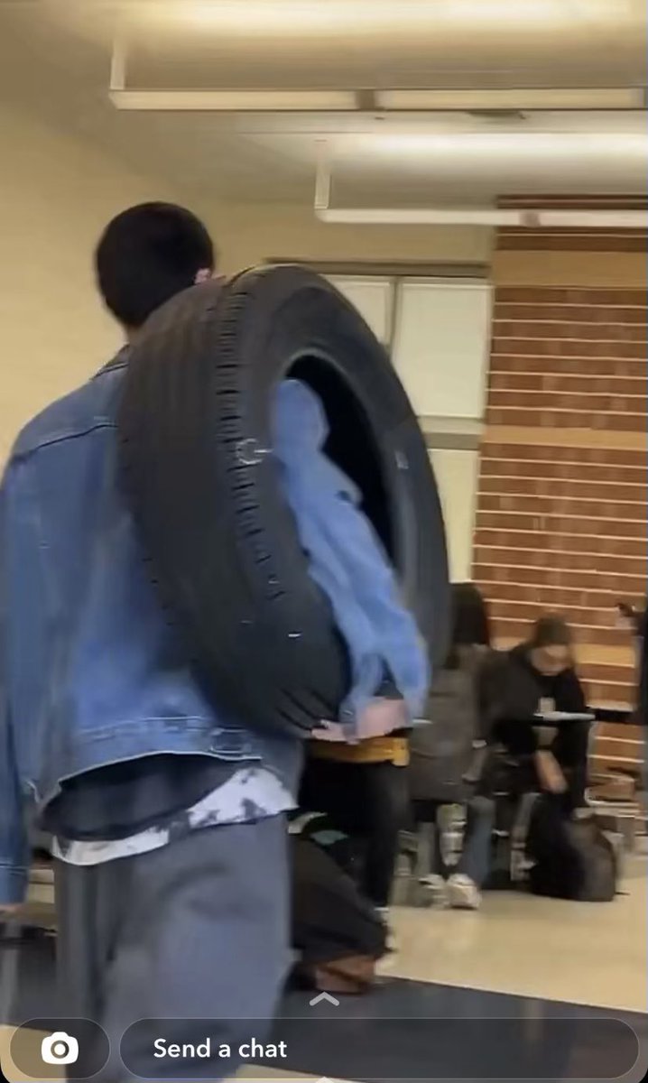 mahdy358's tweet photo. My sisters high school had a 

“Anything but a backpack day “ for seniors 😂😭
This is what they were bringing instead of their backpacks 😭😭 https://t.co/fPBfi36XK2
