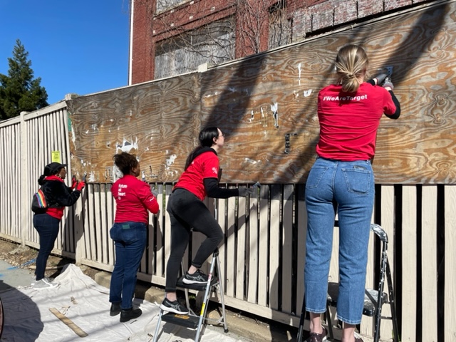 RTDCAlex's tweet image. Another @Target volunteer event in the books! This group of Target team members painted an eye-catching mural in Northeast DC's Ivy City community. Great work!
