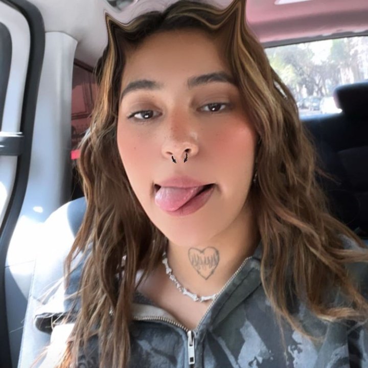 losttsun_'s tweet photo. Recuerdo cuando los ardidos de siempre decían "la carrera de tu stan está acabada" y ahora jimena anda callando bocas , a veces uno necesita apagarse para volver a brillar con mas fuerza.☀️ https://t.co/VCxr0p0tTb