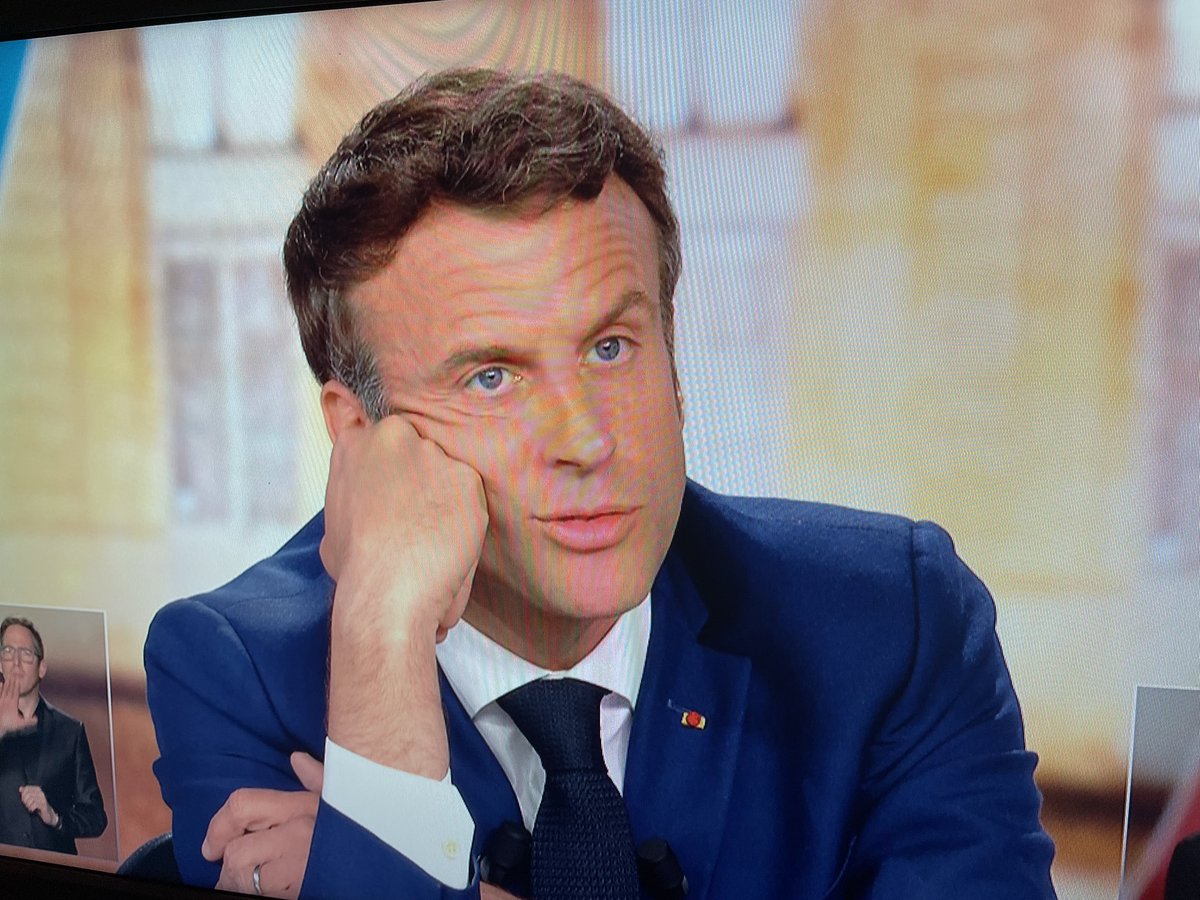 Loving the body language in this debate. This is Macron’s “oh Lordy.. she’s got 3 minutes to talk now” face. #Debat2022 #PresidentialDebate