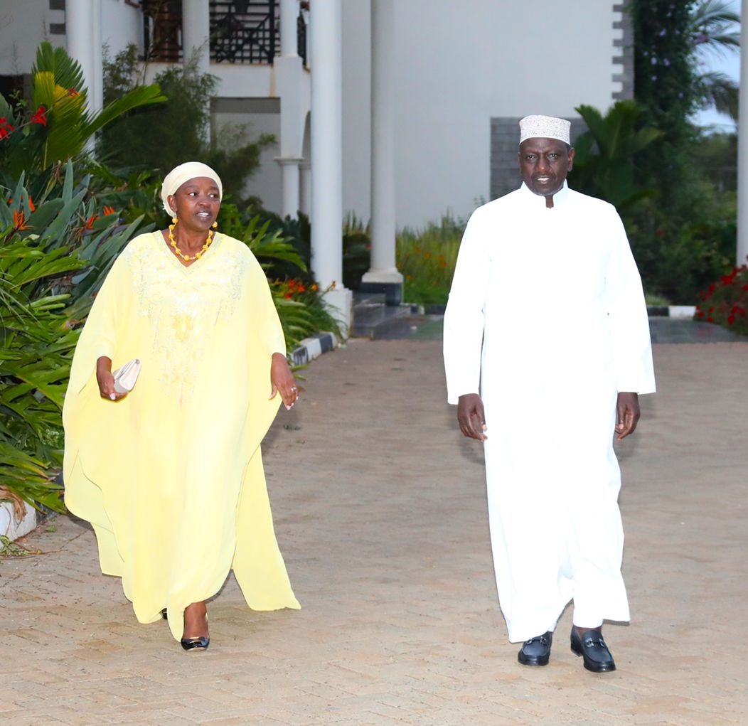 PHIAMAX's tweet photo. Good night Hustlersnation/ KenyaKwanza battalion from;
The 5th president Dr @WilliamsRuto and Our Incoming First Lady @MamaRachelRuto 

#IftarWithWsR #radico https://t.co/zDwYf6IMt0
