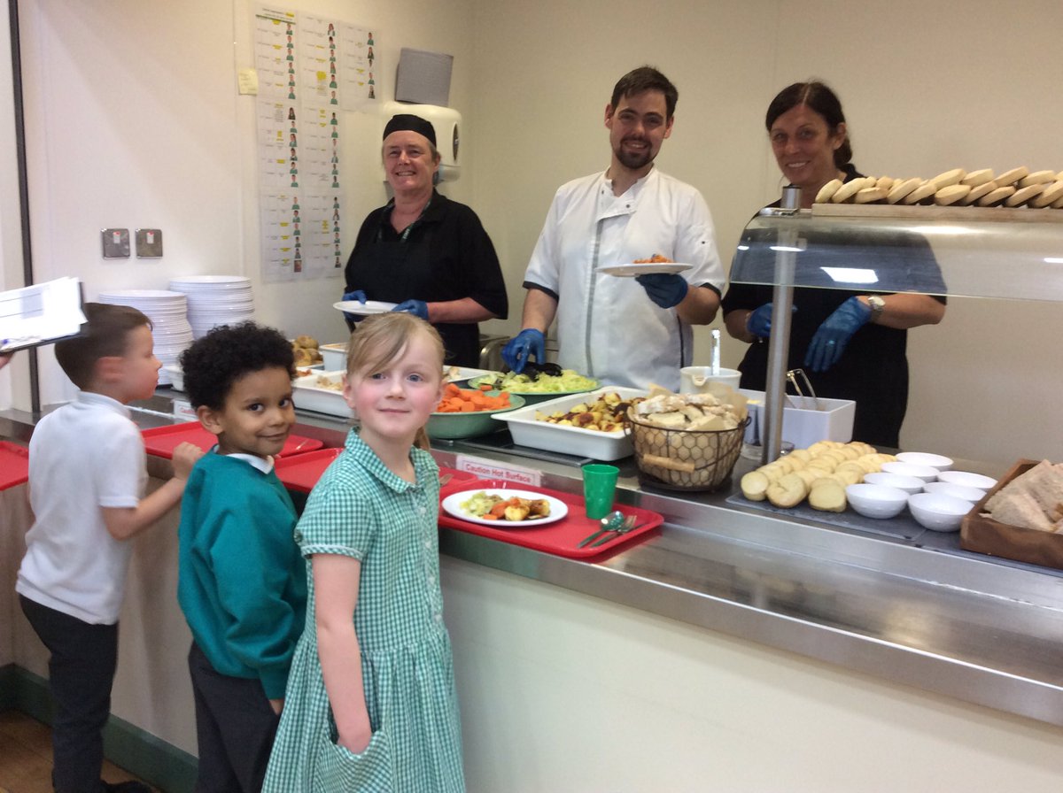 Lakeside_school's tweet photo. Our new catering company cooked our lunches today - they looked amazing, salad bar was restocked at least 4 times and it even had the staff’s mouths watering. #firstimpressionscount #eatwithyoureyes #goodlookingfood #allinthepresentation  @Chartwells_UK https://t.co/bv65lXjs7W