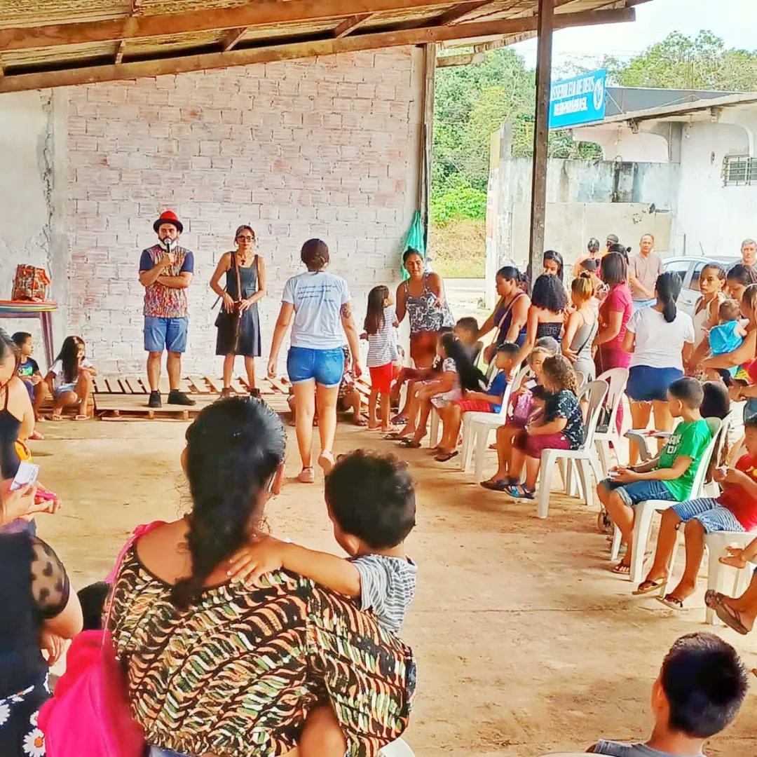 fundodema's tweet photo. No dia último dia 16.04, representantes do Coletivo 'Cia de Circo Nós Tantos' e do 'Coletivo de Artesãs' estiveram na Estrada do Icuí, no bairro do 40 Horas, em Ananindeua (PA), para apresentar o projeto à comunidade e divulgar as ações a serem realizadas com apoio do Fundo Dema. https://t.co/5EtPq8nZOi