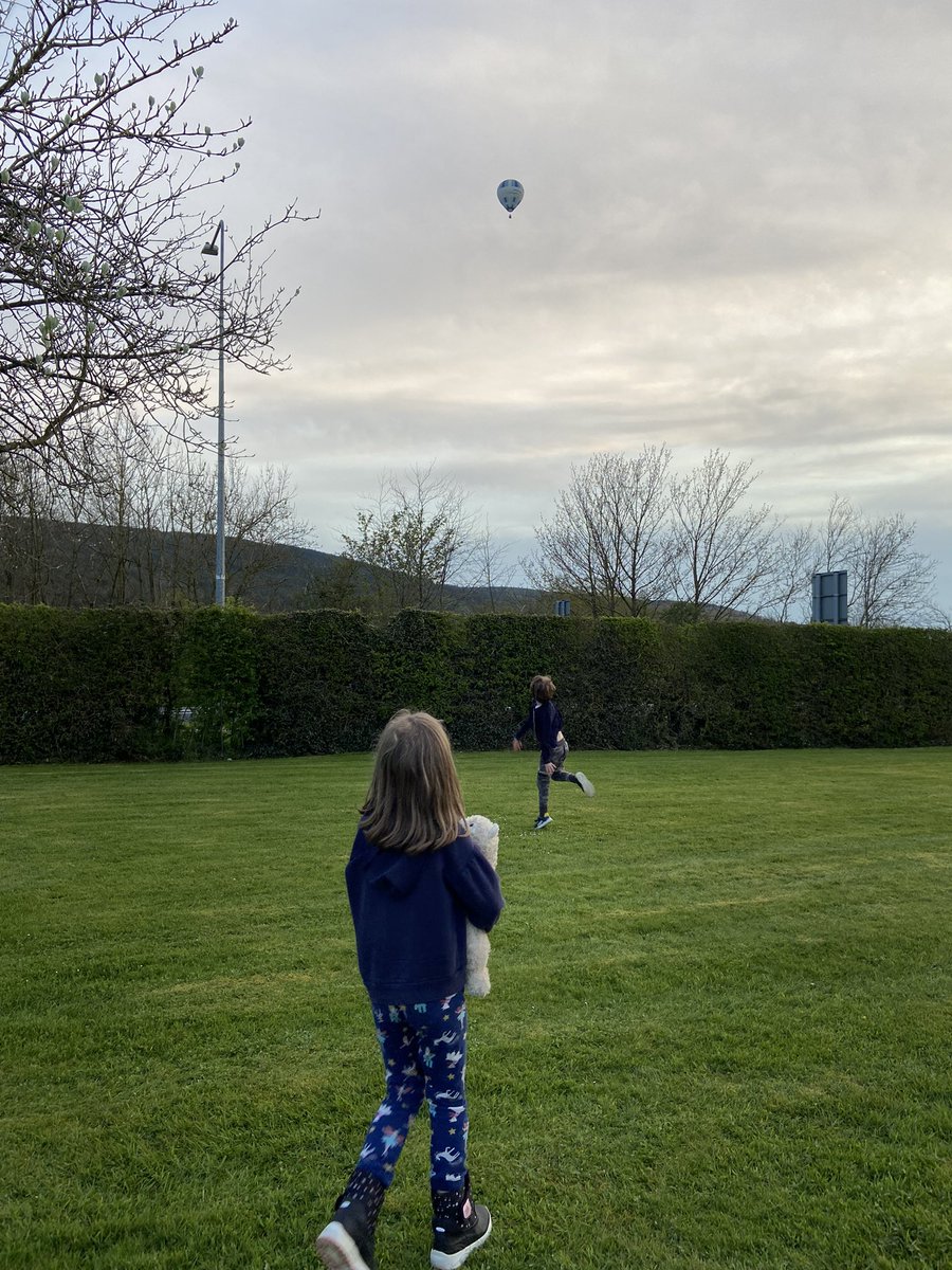 lynchbo's tweet photo. The village was alive with activity this evening. @EIECCBalloon finding a place to land. Had us all balloon chasing enjoying the amazing sight. @ancienteastIRL https://t.co/4dRNY62kSU
