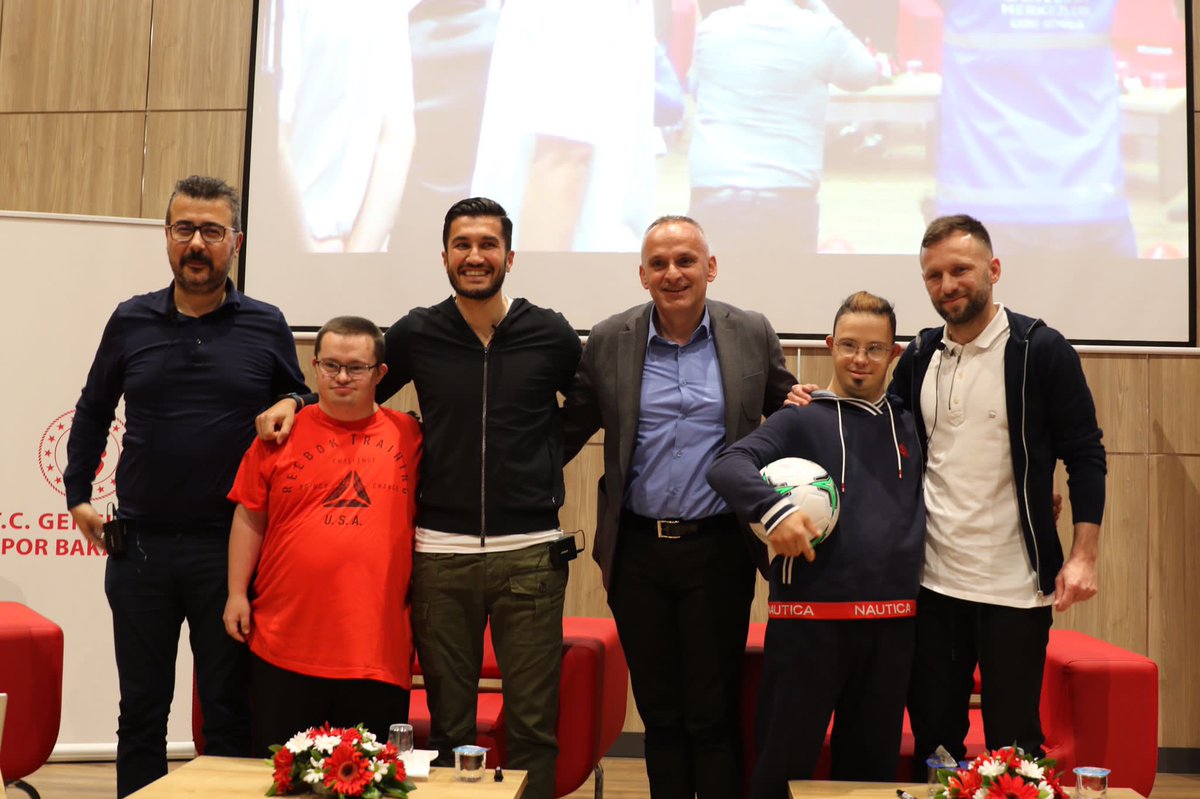 #Antalyaspor Başkanı Aziz Çetin,Futbol Sorumlusu Nuri Şahin, Kaptan Hakan Özmert ve öğrencilerimizle  yurdumuzda düzenlediğimiz iftar programında bir araya geldi.

Enerjisi yüksek,muhteşem atmosferde öğrencilerimizle, sohbet eden teknik ekibe ve yönetimine teşekkür ederiz.