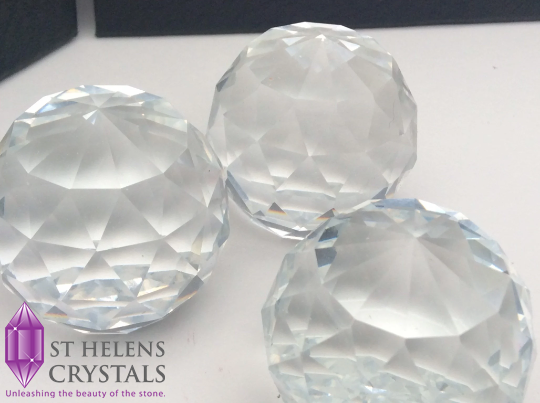 StHelensCrystal's tweet photo. Crystal Sun Catcher, hand polished rainbow generator and great as an altar piece from St Helens Crystals https://t.co/QsK7I0ENOD  #sthelenscrystals #crystals #rainbows #Healing #sun #suncatcher https://t.co/LiaUQ3Fubs