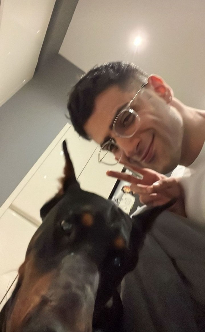 kış ayında bana pike vermeyen koltukların anasını siken kulağımı yırtan pic köpeğimle selfie çekinirken ben;
@akareynmen