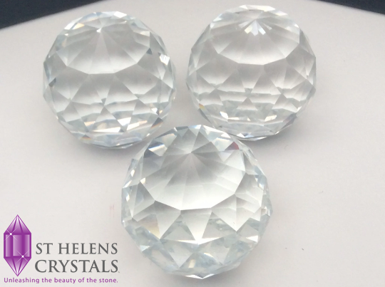 StHelensCrystal's tweet photo. Crystal Sun Catcher, hand polished rainbow generator and great as an altar piece from St Helens Crystals https://t.co/QsK7I0ENOD  #sthelenscrystals #crystals #rainbows #Healing #sun #suncatcher https://t.co/LiaUQ3Fubs
