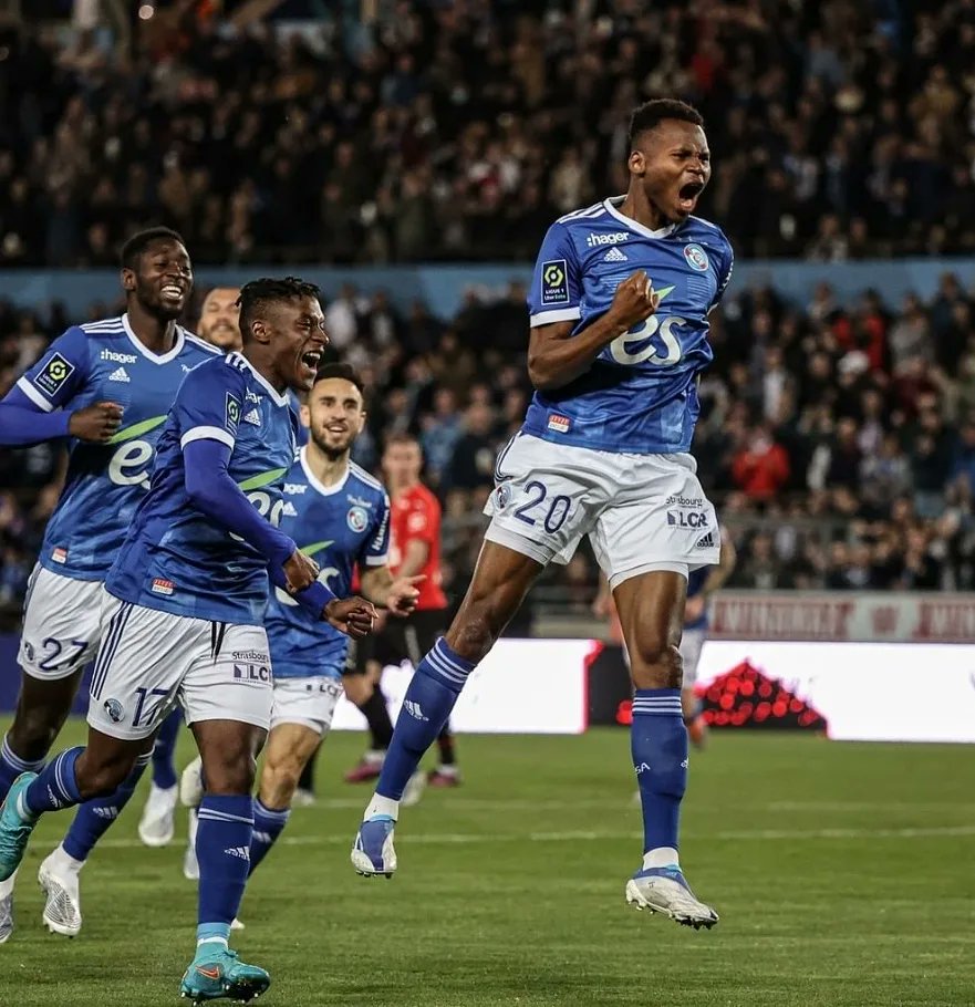 13footballC's tweet photo. Habib Diallo
🇸🇳 auteur de son 11ème but de la saison. L'attaquant de @rcsa à ouvert la marque contre Rennes dès la 4ème minute (1-1, match en cours) à l'occasion de la 33ème journée
#ligue1
#perfs
#13football https://t.co/oUvtNIYVOF