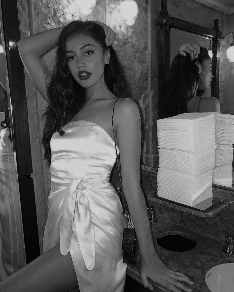 nxthepburn_'s tweet photo. ✨—— 𝗝𝘂𝘀𝘁 𝗹𝗶𝗸𝗲 𝘁𝗵𝗮𝘁,
𝗰𝗼𝗺𝗲 𝗺𝘆 𝘄𝗮𝘆❜
#EdroisEaster #EdroisReign https://t.co/BKoxm5DPln