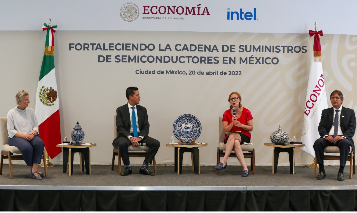 GrupoT21's tweet photo. 📌 Apuestan por la cadena de suministro de semiconductores en México https://t.co/cGaEtiOlv4

#GrupoT21 #Economía #SecretaríadeEconomía #semiconductores https://t.co/wtZbHACJo9
