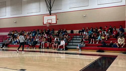 ChattanoogaFCA's tweet photo. Signal Mountain’s FCA huddle is growing so much this year! Students set a goal earlier in the year to reach 100 in attendance and they were only 6 away this morning. Pray for our school huddles as they continually reach more students each week with the Gospel! 
@SMMHSEagles https://t.co/ewW1SPHSvb