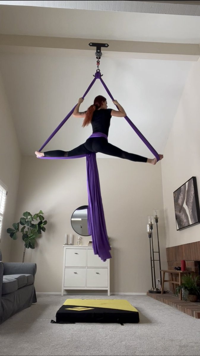 Is there an #aerialcommunity here?? 🥲 I wanna connect with other #aerialists 🎪