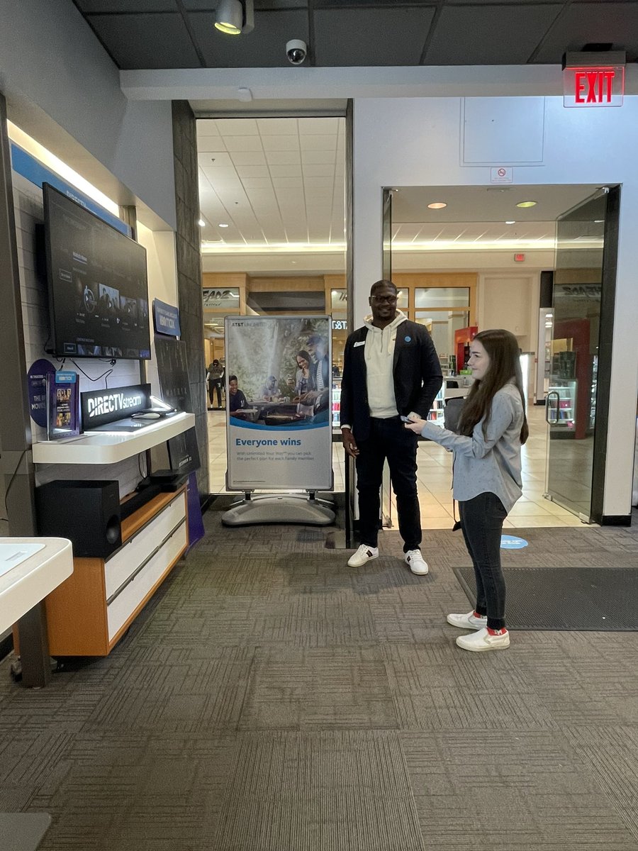 we’re going to make it rain in streaming tv … practice makes perfect <a href="/404girl/">Betsy Francis</a> <a href="/DaleB1/">Dale S. Brown</a> <a href="/SharonakaE/">Sharonaka Earp</a> <a href="/krista7611/">Krista McComas</a> #dreamteam #mallrats #bringonthecheddar