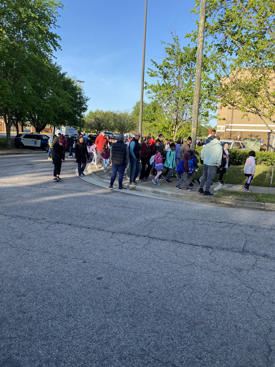 #WalkToSchoolDay was a success!! Smiling faces and walking feet!! Mrs.Gubbins’ passion for a cleaner, greener, nest and world is contagious…in a good way 💛💜! #WalkingOnTheHil Thanks to <a href="/HilburnPTA/">Hilburn PTA</a> and <a href="/raleighpolice/">Raleigh Police</a> for supporting our Hawks today!!