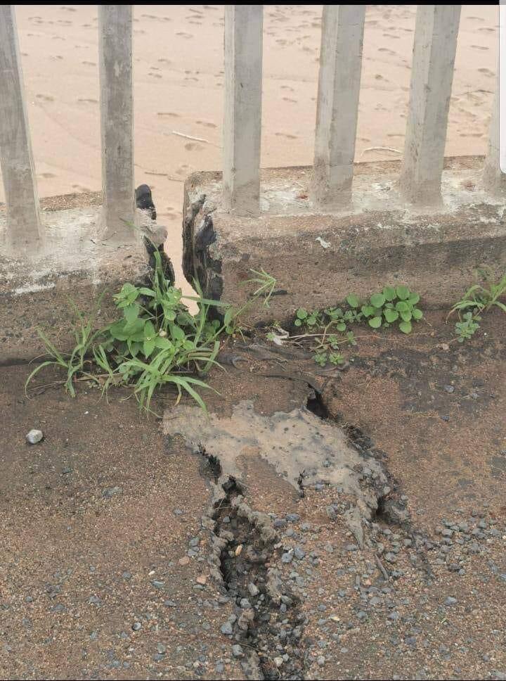 GrahamDeep's tweet photo. Toongat Bridge [Durban KZN] on the verge of collapse, drivers in &amp; around please be ware 🙏🏾 https://t.co/vXrpdDm4wS