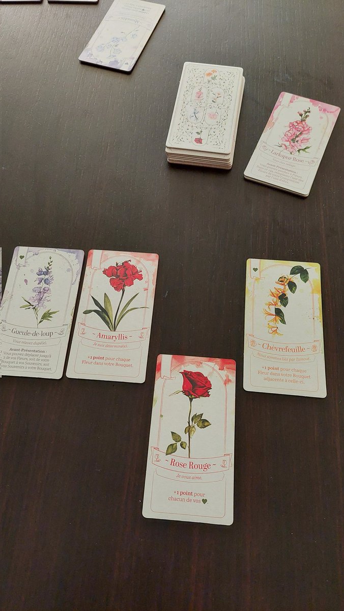 LucieBezio's tweet photo. Après le miel, les fleurs avec Tussie Mussie! 💐🌷⚘️ @IELLO_France
#boardgames #j2s #tussiemussie #flower @Playin_by_MB https://t.co/GqEdym4EUX