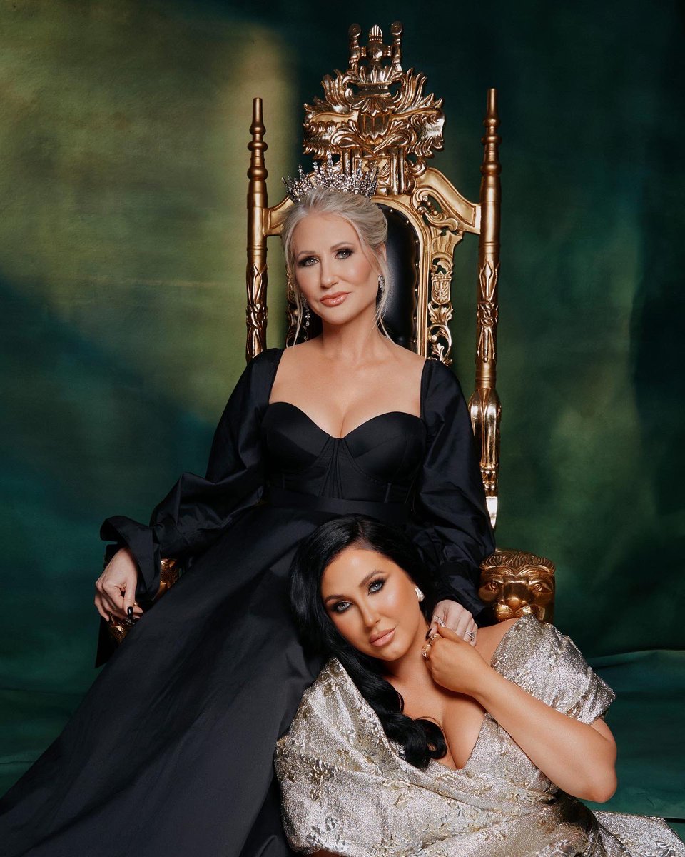 jaclyncosmetics's tweet image. Forever Flawless. Luxe Legacy launches this Sunday 4/24/22 at 10am PST! Who’s excited for this beautiful mother-daughter collab? 👑👑