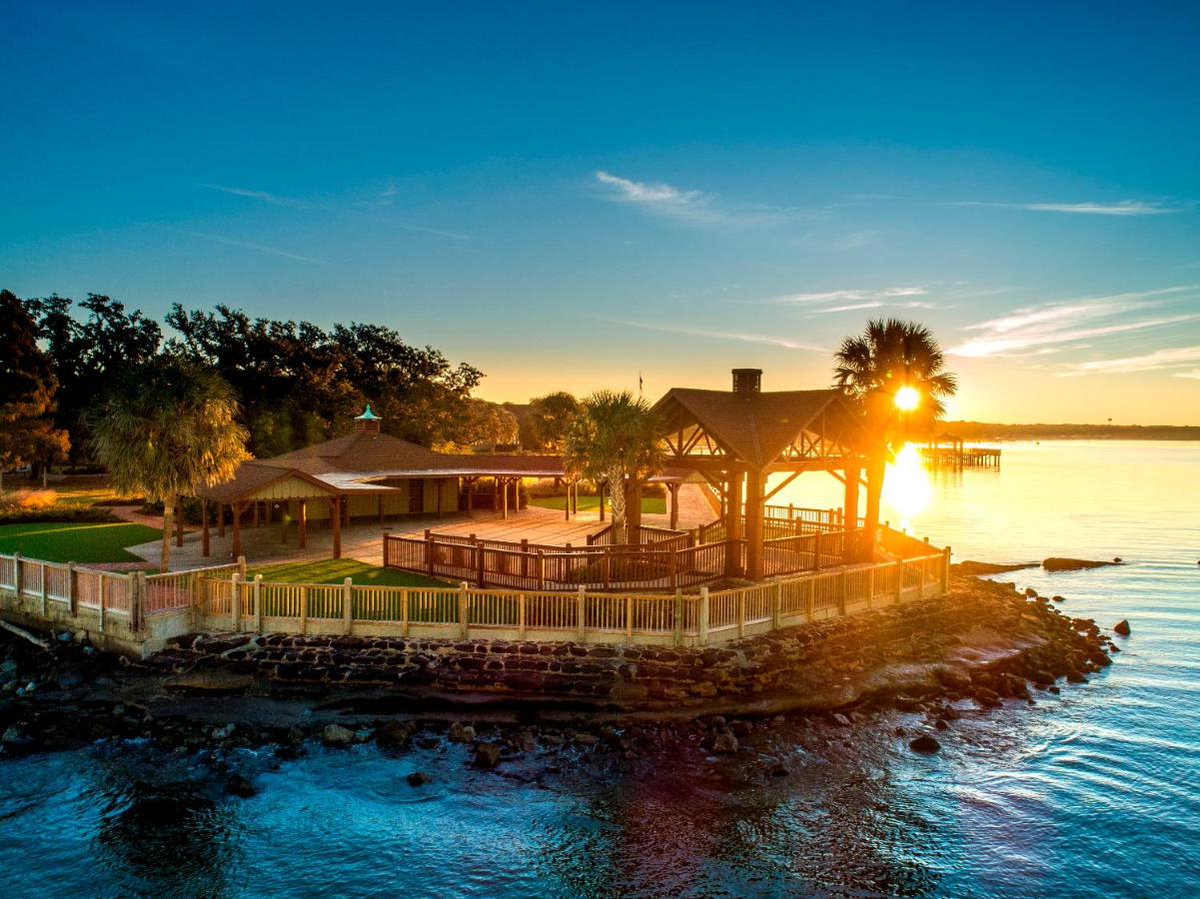 UABOrtho's tweet photo. We're pleased to host an alumni reuinion at the @OrthoAlabama 2022 Annual Meeting during the presidential reception and dinner Friday, May 20 at Julep Point at The Grand Hotel in Point Clear, AL. Join us! https://t.co/oXzlH01eq0 https://t.co/RGYm2Wn1mT
